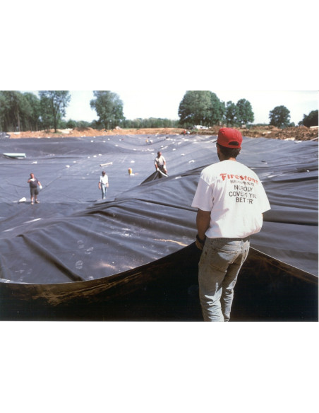 GeoGard EPDM 1.1mm – aukščiausios kokybės sintetinio kaučiuko plėvelė tvenkiniams. Lanksti, tvirta ir tarnaujanti virš 50 metų.