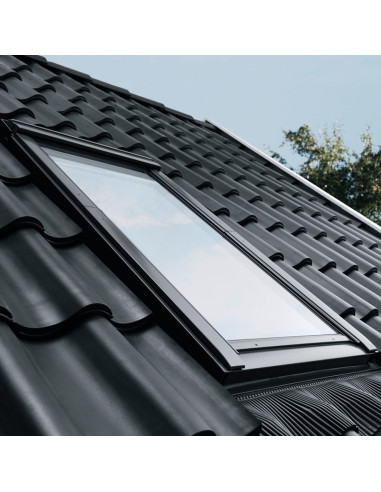 Ekonomiškas stogo langas VELUX Standard GLL 1061B su rankena apačioje 55x98cm CK04. Statybinės medžiagos.