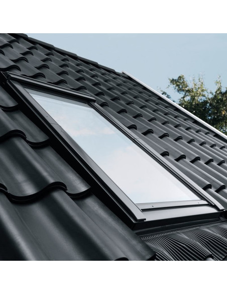 Ekonomiškas stogo langas VELUX Standard GLL 1061B su rankena apačioje 55x98cm CK04. Statybinės medžiagos.