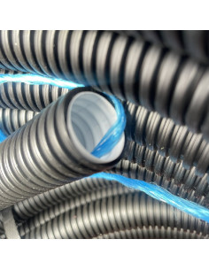 Vamzdis techninis 32mm gofruotas/lygus, juodas, ilgis 50m 2