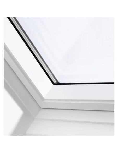 Stogo langas VELUX Premium GGL 3062 su rankena viršuje. Statybinės medžiagos.