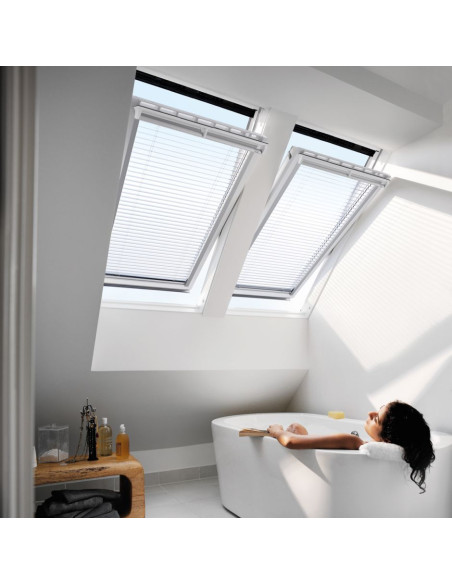 Stogo langas VELUX Premium GGL 3062 su rankena viršuje. Statybinės medžiagos.