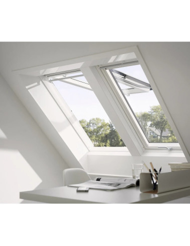Stogo langas VELUX Premium GPU 0068 su rankena viršuje. Statybinės medžiagos.