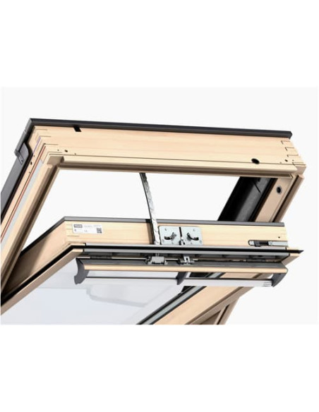 Stogo langas VELUX Premium GGL 3068 su rankena viršuje. Statybinės medžiagos.