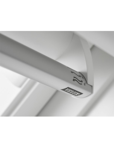 Stogo langas VELUX Premium GGU 0066 su rankena viršuje (įvairūs dydžiai). Statybinės medžiagos.