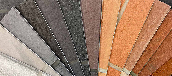 Namų išorės apdaila lanksčiomis plytelėmis (lanksčiuoju klinkeriu) Elastolith Elabrick