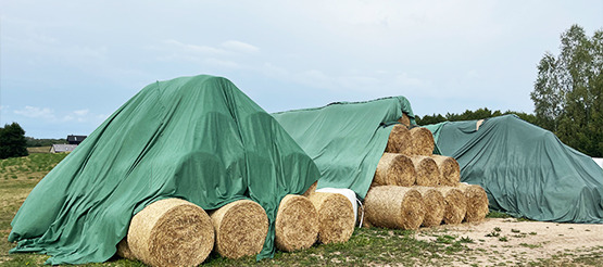 Kaip pasirinkti ir tinkamai pritvirtinti patikimą apsauginę dangą šienui ir šiaudams